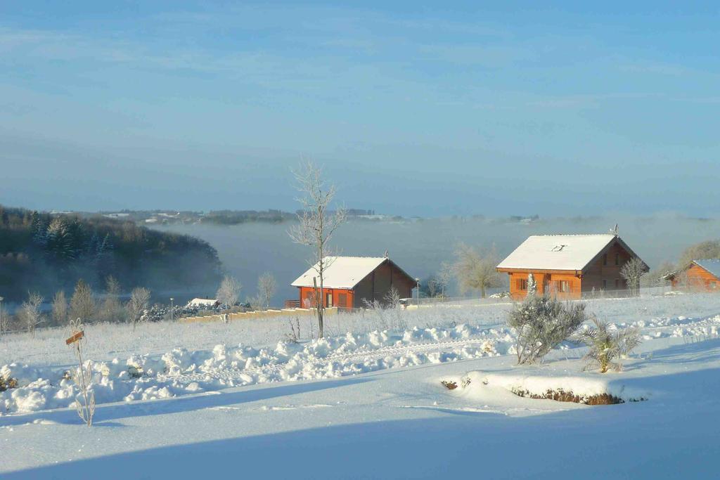 Les Cabanes De Pareloup Bed and Breakfast Salles-Curan Exteriör bild